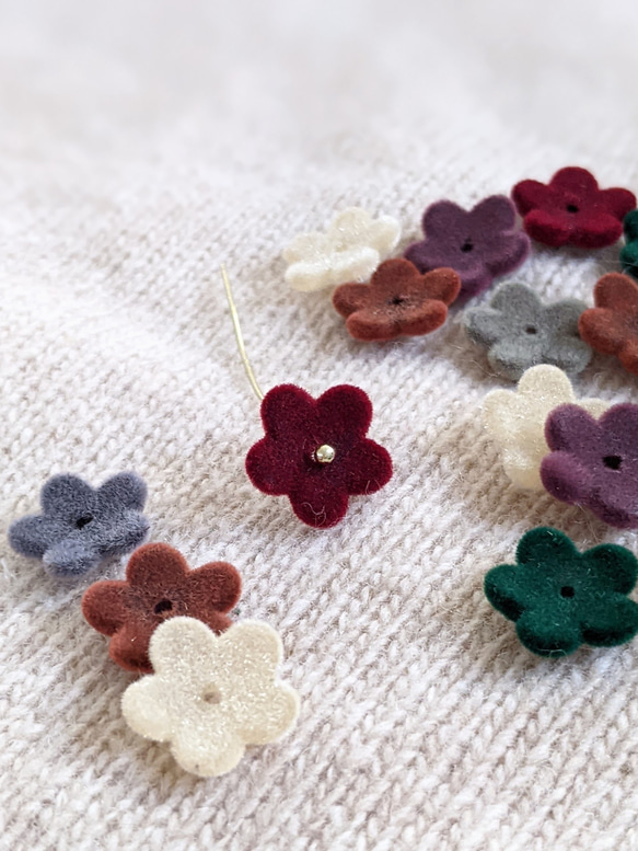 フロッキービーズ フラワー パーツ 20個 花 ベロア ビーズ チャーム 3枚目の画像
