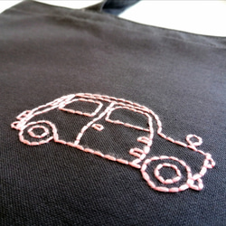 手刺繍のピンクの車　ショルダーバッグ　トートバッグ　2way　帆布　グレー　A4サイズ 2枚目の画像