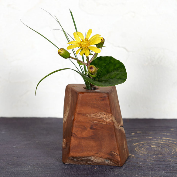 為什麼不用你最喜歡的花來裝飾它呢？浮木花瓶，花底座，單花瓶，51 第1張的照片