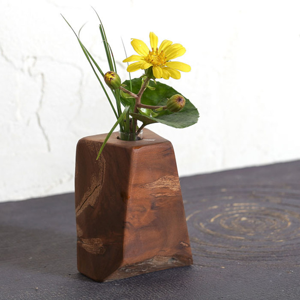 為什麼不用你最喜歡的花來裝飾它呢？浮木花瓶，花底座，單花瓶，51 第3張的照片