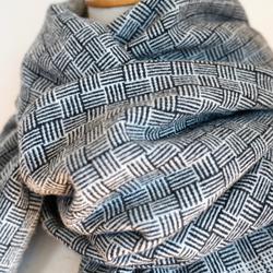 タスマニアラムウール　手織りAJIROストール　ブラック✖️ホワイト 6枚目の画像