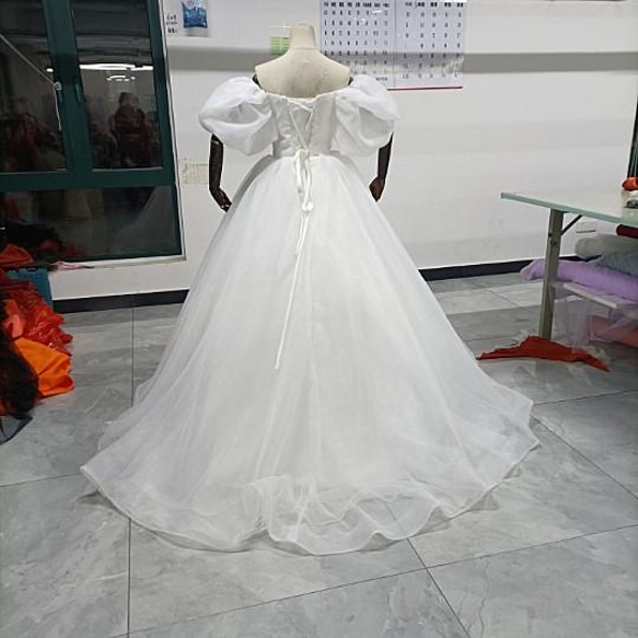 夢幻禮服 露肩婚紗 高品質透明紗 公主線 泡泡袖 婚紗照拍攝 第7張的照片