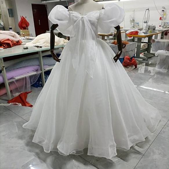 夢幻禮服 露肩婚紗 高品質透明紗 公主線 泡泡袖 婚紗照拍攝 第1張的照片