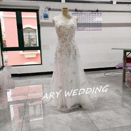 フランス風 ウエディングドレス Vネック 背中見せ 3D立体レース刺繍  