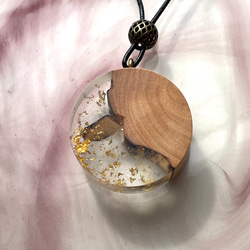 ハンドメイド 赤のレジンと木のコラボペンダント ネックレス　プレゼント　一点物 ハンドメイド 赤のレジンと木のコラボペンダント ネックレスプレゼント