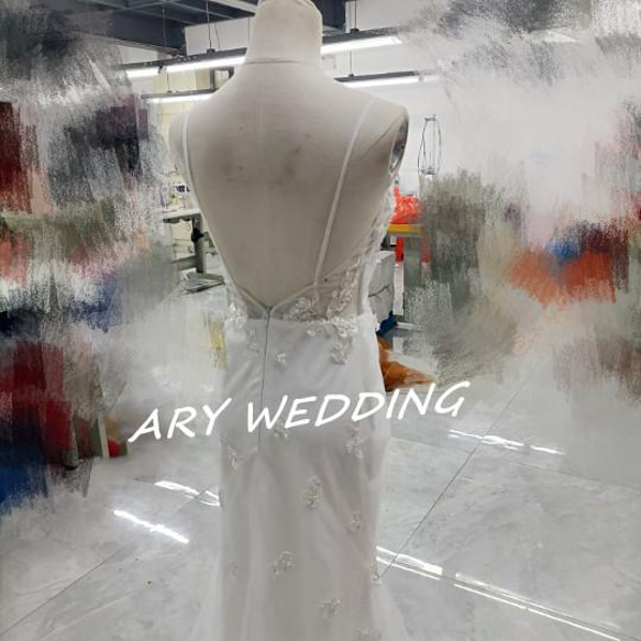 高品質！米白色吊帶背心婚紗 3D 3D蕾絲刺繡 優雅剪影 夢幻禮服 前期拍攝 第6張的照片