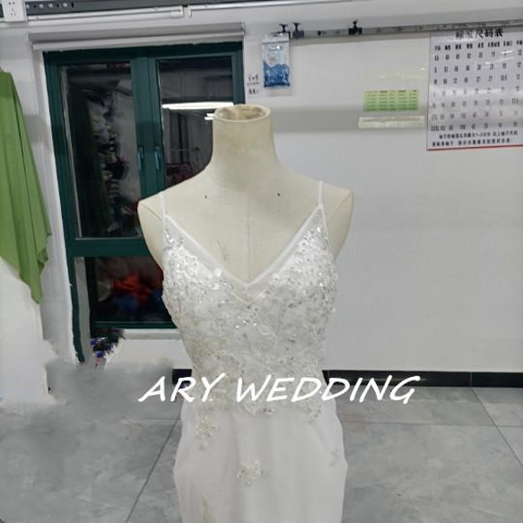 高品質！米白色吊帶背心婚紗 3D 3D蕾絲刺繡 優雅剪影 夢幻禮服 前期拍攝 第11張的照片