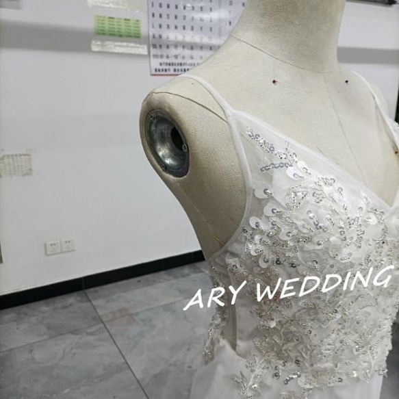 高品質！米白色吊帶背心婚紗 3D 3D蕾絲刺繡 優雅剪影 夢幻禮服 前期拍攝 第12張的照片