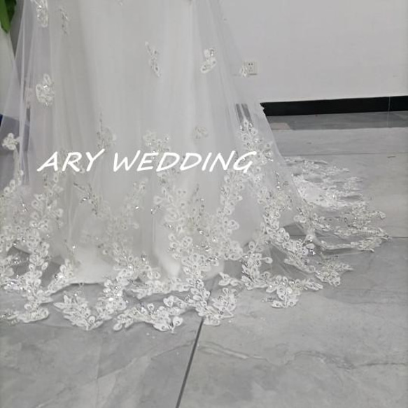 高品質！米白色吊帶背心婚紗 3D 3D蕾絲刺繡 優雅剪影 夢幻禮服 前期拍攝 第10張的照片