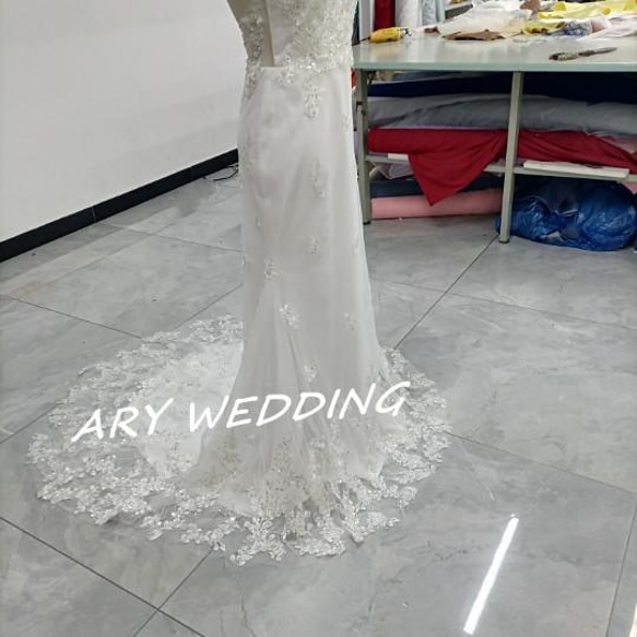 高品質！米白色吊帶背心婚紗 3D 3D蕾絲刺繡 優雅剪影 夢幻禮服 前期拍攝 第8張的照片