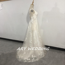 高品質！ V領蕾絲婚紗淺香檳色公主袖公主線婚禮/招待會 第2張的照片