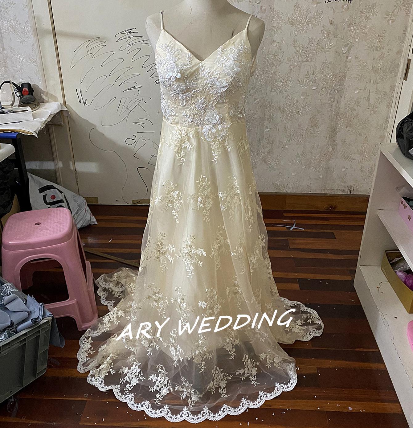 花柄刺繍 Vネック ウエディングドレス パーティードレス スレンダートレーンタイプ 二次会