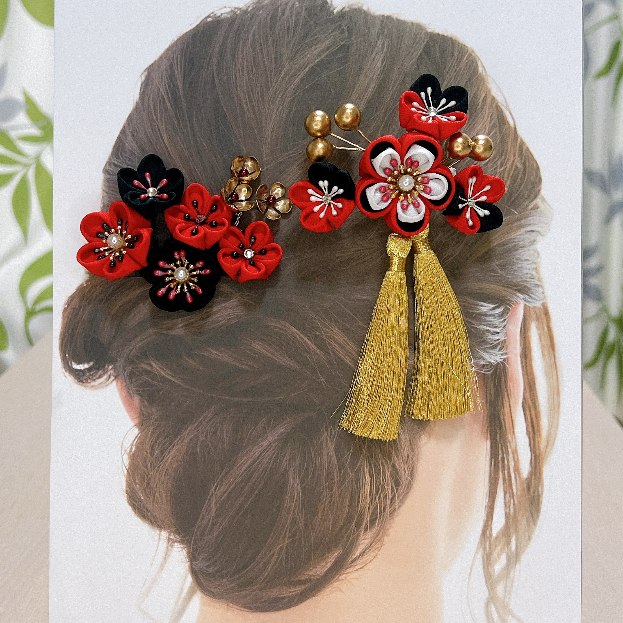 成人式　七五三の髪飾り　コーム2点セット　深紅色×黒色×ゴールド