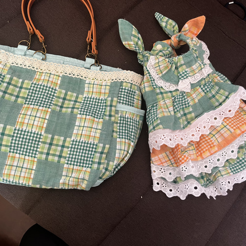 ワンちゃんのフリフリワンピとお揃いのお散歩バック♪ ペット服