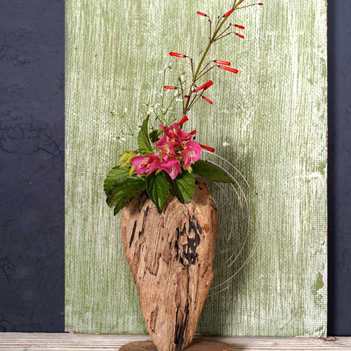 お気に入りの花を飾ってみませんか？ 流木の花器、フラワーベース  