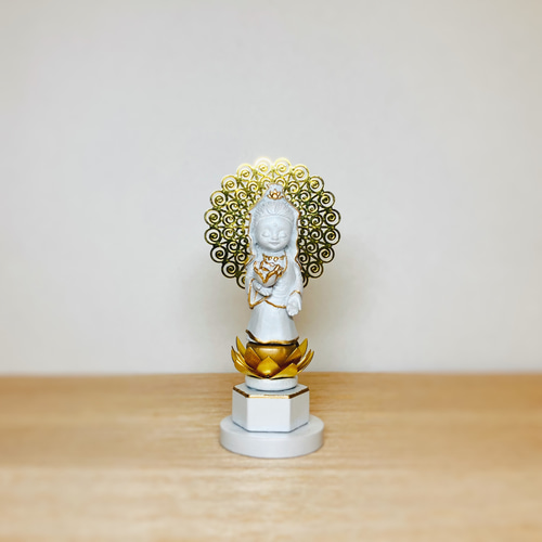 そら様】白衣観音様 水石 そら様】白衣観音様 水石 - メルカリ