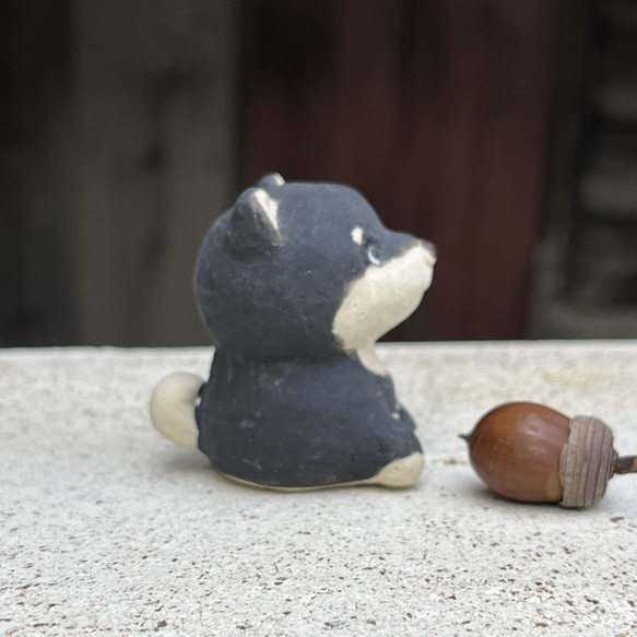 柴犬　子(黒）　O-409-2　　陶製　/Shiba Inu/柴犬/Hund 2枚目の画像