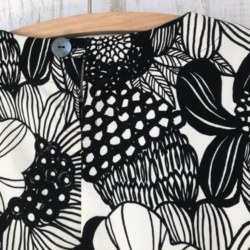 センソユニコ(慈雨)ノースリーブ花柄チュニック 白黒系 センソユニコ(慈雨)ノースリーブ花柄チュニック 白黒系 wnc 慈雨