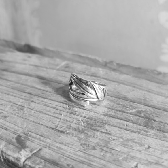古董銀湯匙的翻版戒指，設計易於佩戴，具有體積感，帶有日本幸運符圖案“竹子”_0831 第3張的照片