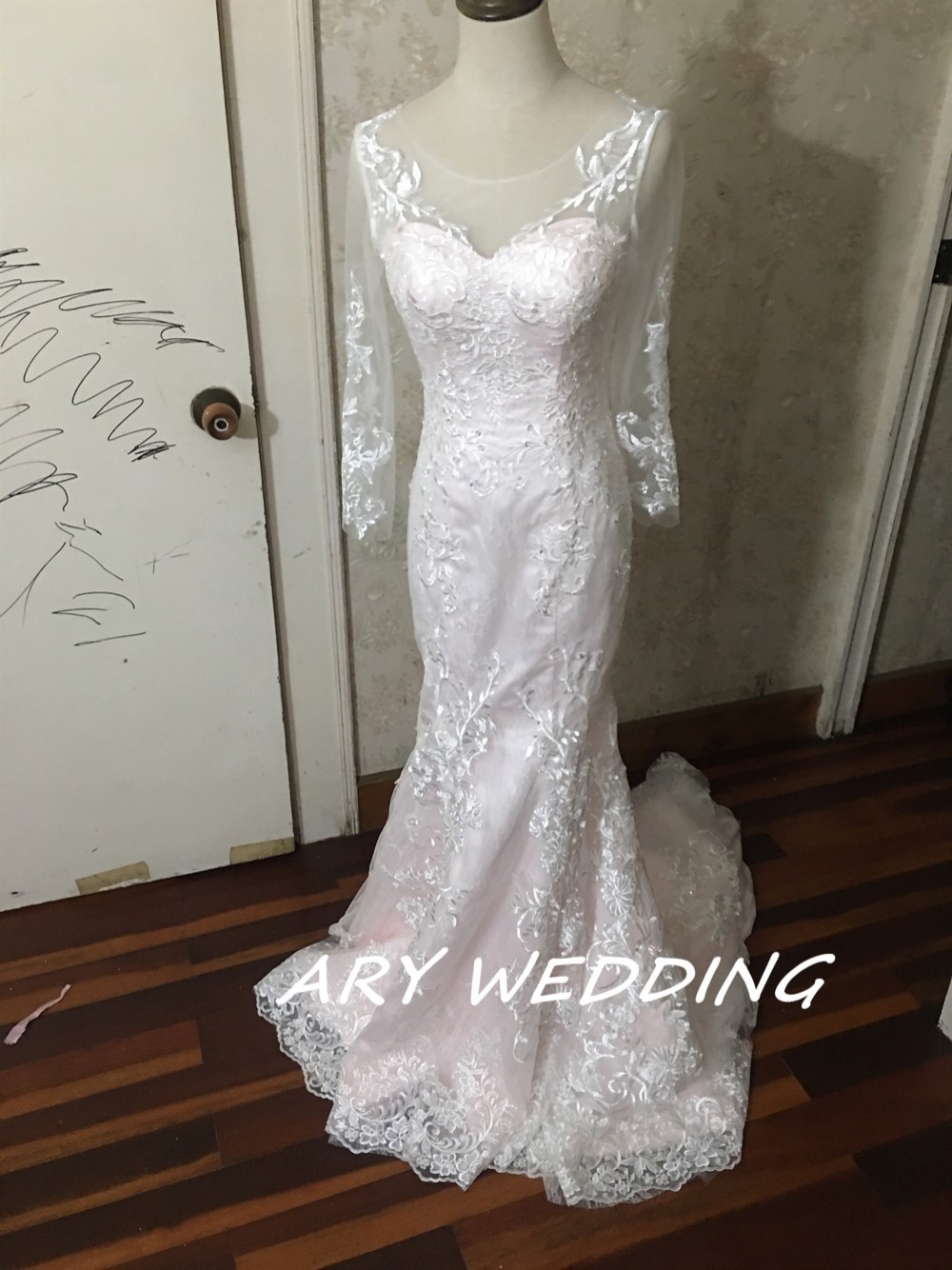 エレガント 薄ピンク  長袖 ウエディングドレス 3D立体レース刺繍  マーメイドライン  披露宴/挙式