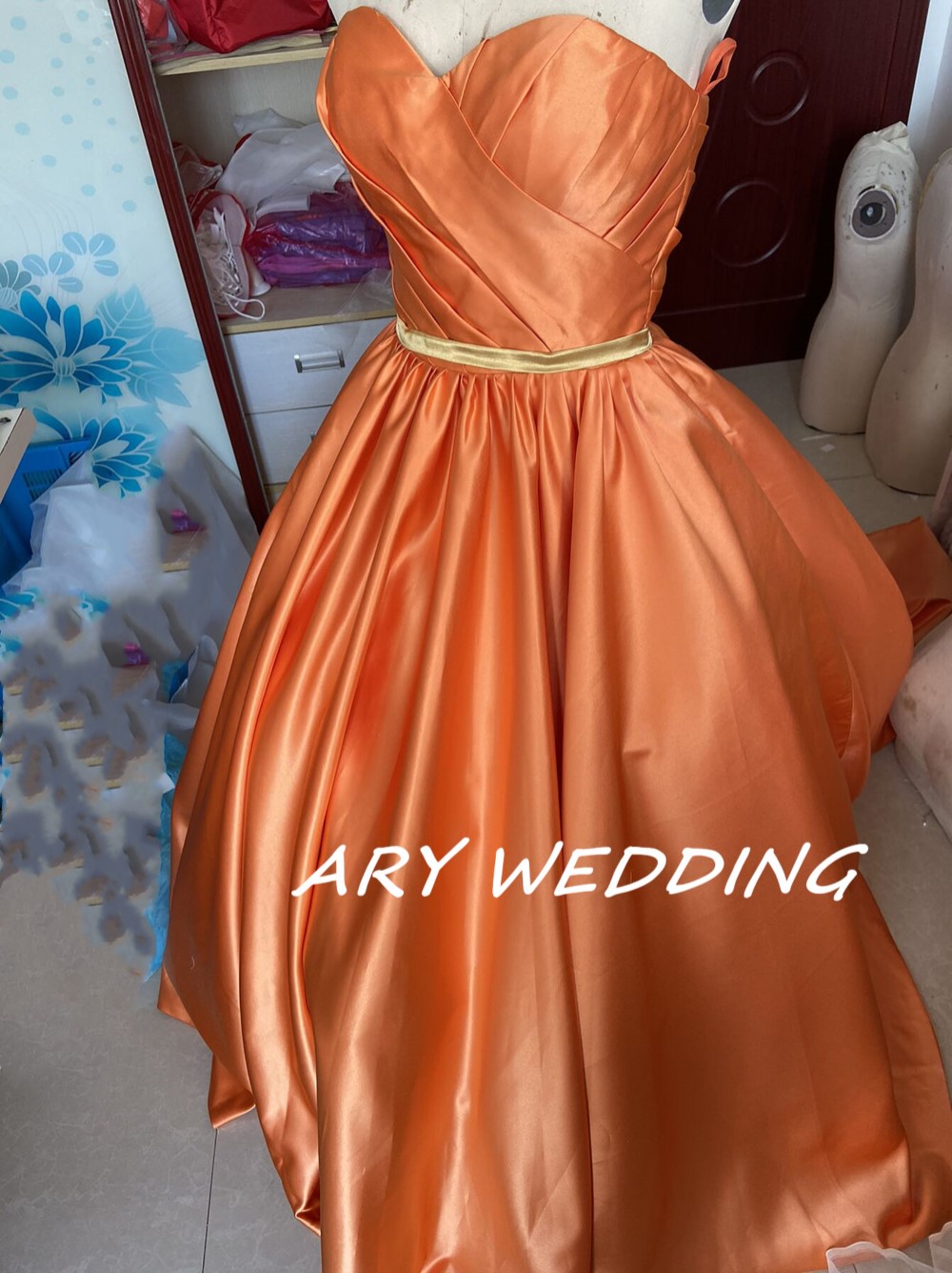 上品！カラードレス トレンドの オレンジ  ベアトップ 前撮り 二次会 披露宴