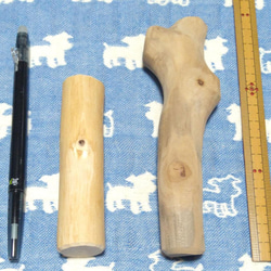 DG.けやき梨の木新品.犬用おもちゃ、小さめ中型犬向け歯固め、かじり木 2枚目の画像