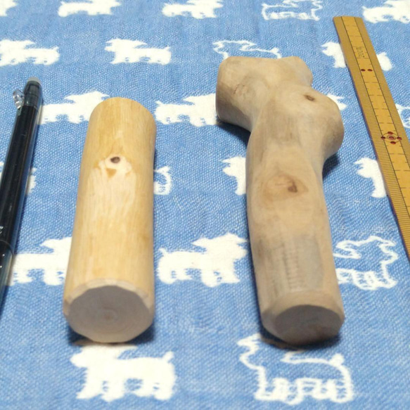 DG.けやき梨の木新品.犬用おもちゃ、小さめ中型犬向け歯固め、かじり木 3枚目の画像