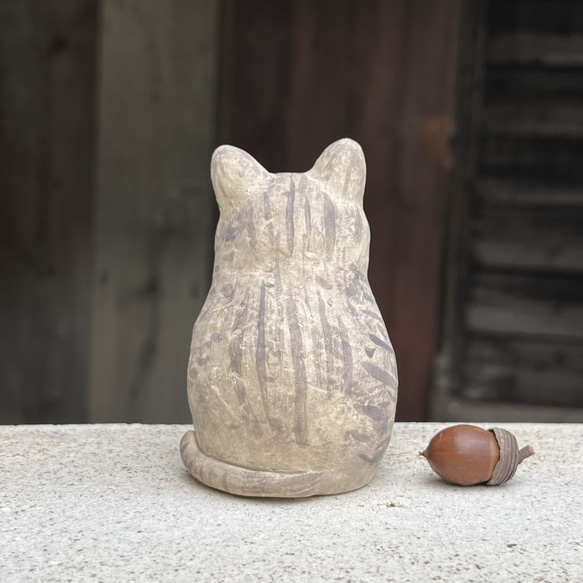 おすわりねこ　(キジトラ）　O-414-2　　陶製　/cat/貓 5枚目の画像