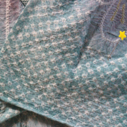 ◇現代 有松鳴海絞　浴衣◇【アクアブルー】総絞りに優しい藤色の蝶が縦に連なる　裄69.5ｃｍトールサイズ袖長め木綿浴衣 7枚目の画像