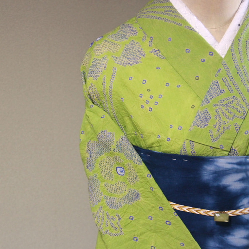 美品 浴衣 有松絞り 緑がかった渋い黄 花 麻の葉 トールサイズ 身丈168cm ◇有松絞り浴衣◇完全新品現代有松【グリーンからイエローの