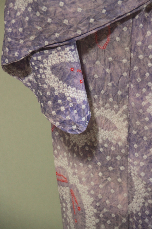 ◇現代 有松鳴海絞　浴衣◇【藤に控えめな紫のぼかし】あられ模様に蝶が舞う　裄69ｃｍ　トールサイズ袖長め木綿浴衣 14枚目の画像