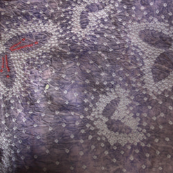 ◇現代 有松鳴海絞　浴衣◇【藤に控えめな紫のぼかし】あられ模様に蝶が舞う　裄69ｃｍ　トールサイズ袖長め木綿浴衣 4枚目の画像