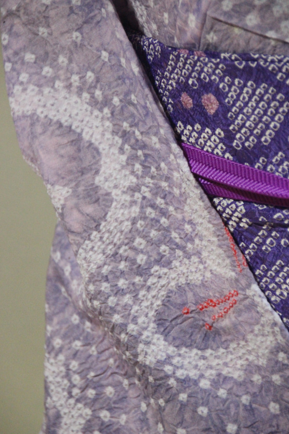 ◇現代 有松鳴海絞　浴衣◇【藤に控えめな紫のぼかし】あられ模様に蝶が舞う　裄69ｃｍ　トールサイズ袖長め木綿浴衣 12枚目の画像