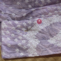 ◇現代 有松鳴海絞　浴衣◇【藤に控えめな紫のぼかし】あられ模様に蝶が舞う　裄69ｃｍ　トールサイズ袖長め木綿浴衣 8枚目の画像