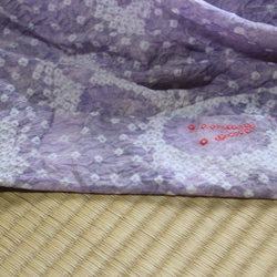 ◇現代 有松鳴海絞　浴衣◇【藤に控えめな紫のぼかし】あられ模様に蝶が舞う　裄69ｃｍ　トールサイズ袖長め木綿浴衣 9枚目の画像