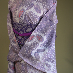 ◇現代 有松鳴海絞　浴衣◇【藤に控えめな紫のぼかし】あられ模様に蝶が舞う　裄69ｃｍ　トールサイズ袖長め木綿浴衣 20枚目の画像