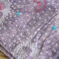 ◇現代 有松鳴海絞　浴衣◇【藤に控えめな紫のぼかし】あられ模様に蝶が舞う　裄69ｃｍ　トールサイズ袖長め木綿浴衣 6枚目の画像