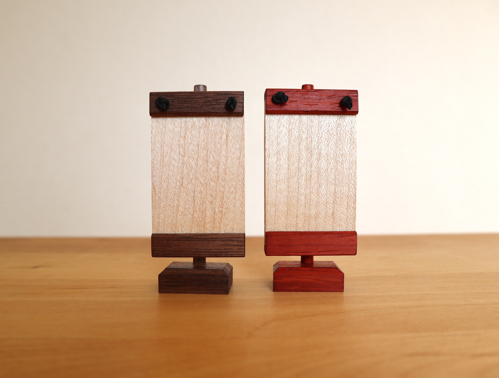 手のひらサイズの木製名前旗