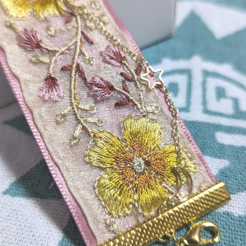 インド刺繍リボンのブレスレット(くすみピンク) ブレスレット しらたま