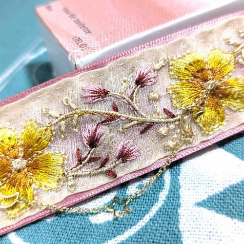 インド刺繍リボンのブレスレット(くすみピンク) ブレスレット しらたま