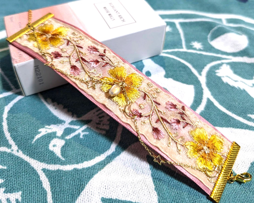 インド刺繍リボンのブレスレット(くすみピンク) ブレスレット しらたま
