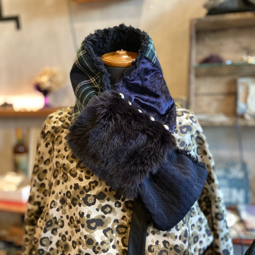 GUCCI チェック柄マフラー ネイビー/アイボリー　美品 グッチ GUCCI マフラー 597527 4G200 4076 ウール GG リバーシブル