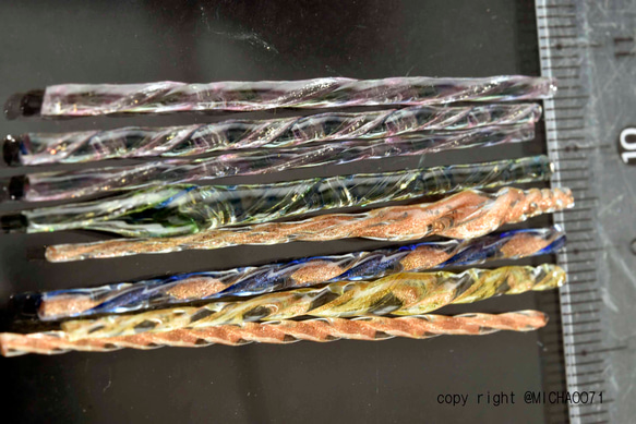 万華鏡素材　キラキラ新色！モッティの細密なガラスレース棒（11382-467） ダイクロ＆アベンチュリンゴールド入り 4枚目の画像