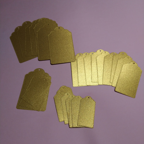 ダイカット 金色 タグ 30枚セット ラッピング コラージュ素材