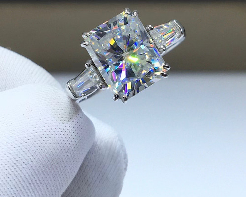 newデザイン】輝くモアサナイト ダイヤモンド リング K18WG 指輪
