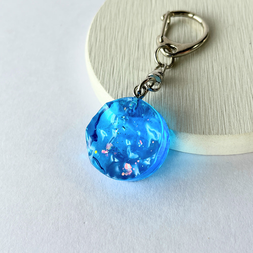 ブルー(ホロ)の海のキーホルダー / レジン / 水面 その他アクセサリー