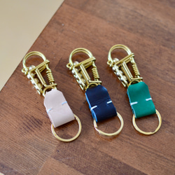 真鍮とタンニンなめし革のキーホルダー　レザーキーリング　バッグやパンツに合わせて 2枚目の画像