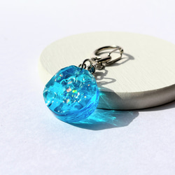 赤、黒金魚のキーホルダー / 水面 / レジン その他アクセサリー 華昇