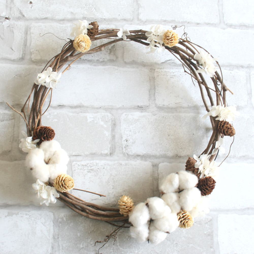 綿の実と松ぼっくりのリース 秋冬のあったかリース クリスマスリース