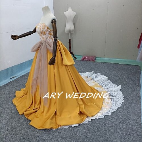 華やか フランス風 カラードレス 暗い黄色 ベアトップ 憧れのドレス  